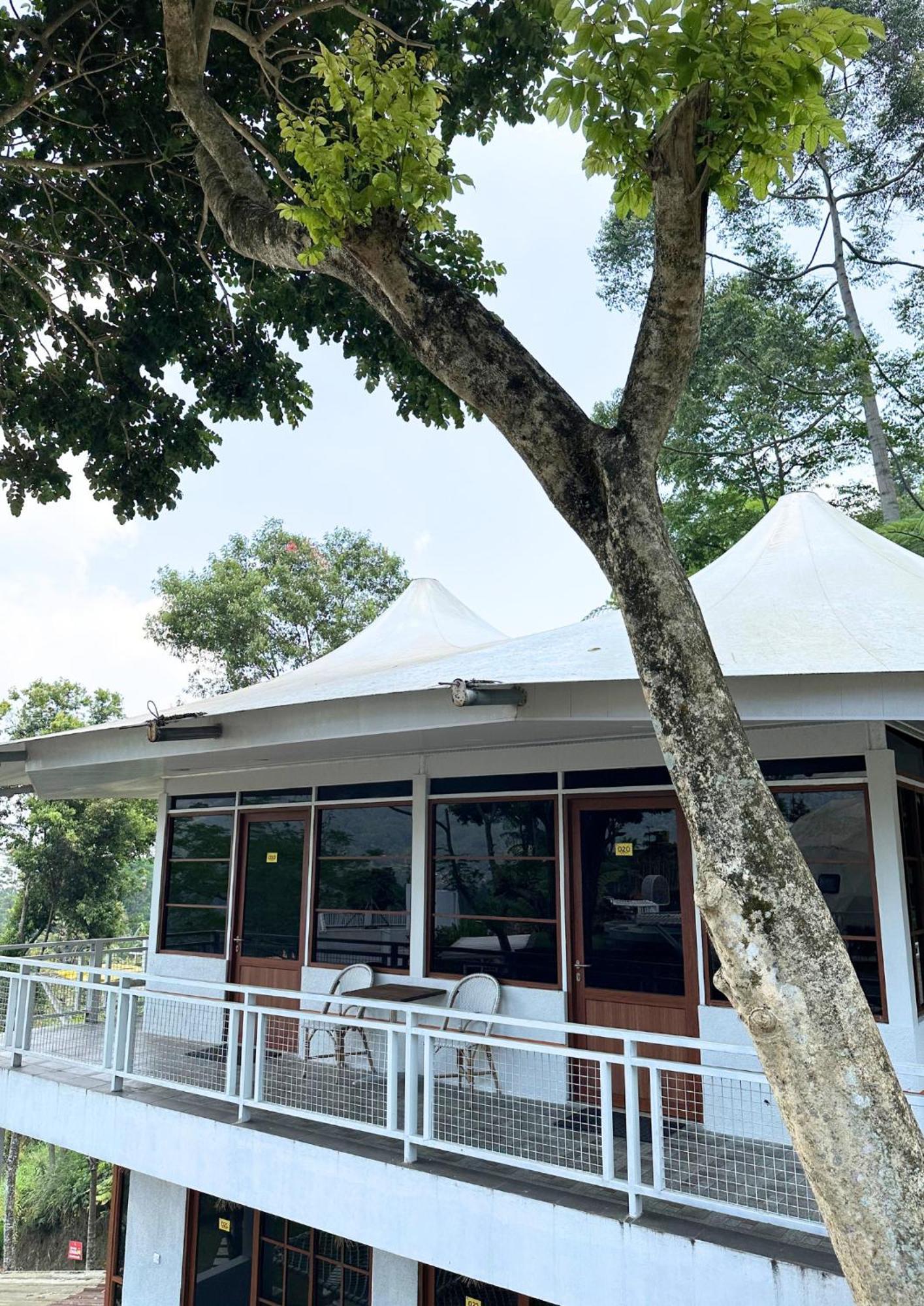 De Pointe Resort & Resto Campaka Buitenkant foto