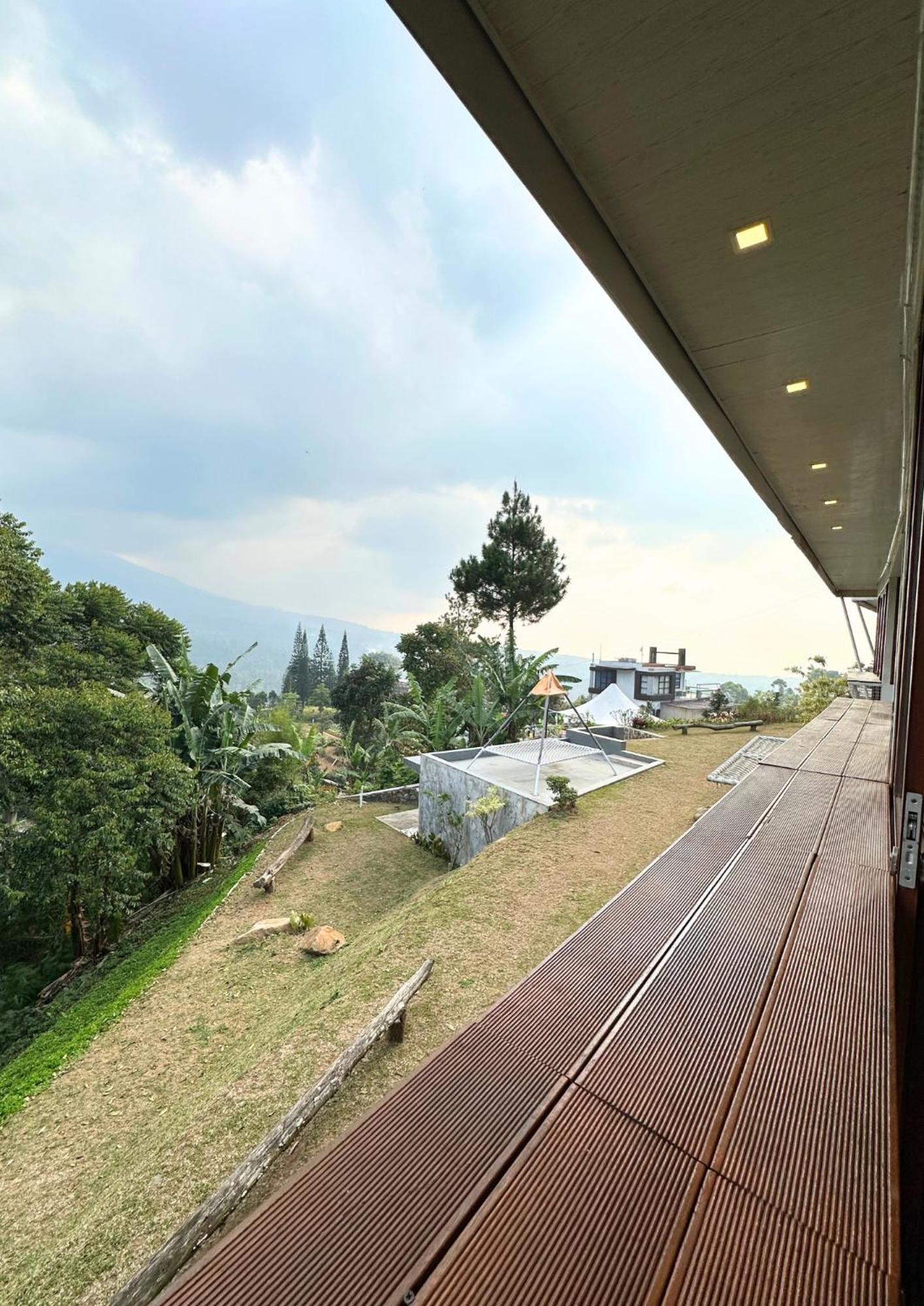 De Pointe Resort & Resto Campaka Buitenkant foto