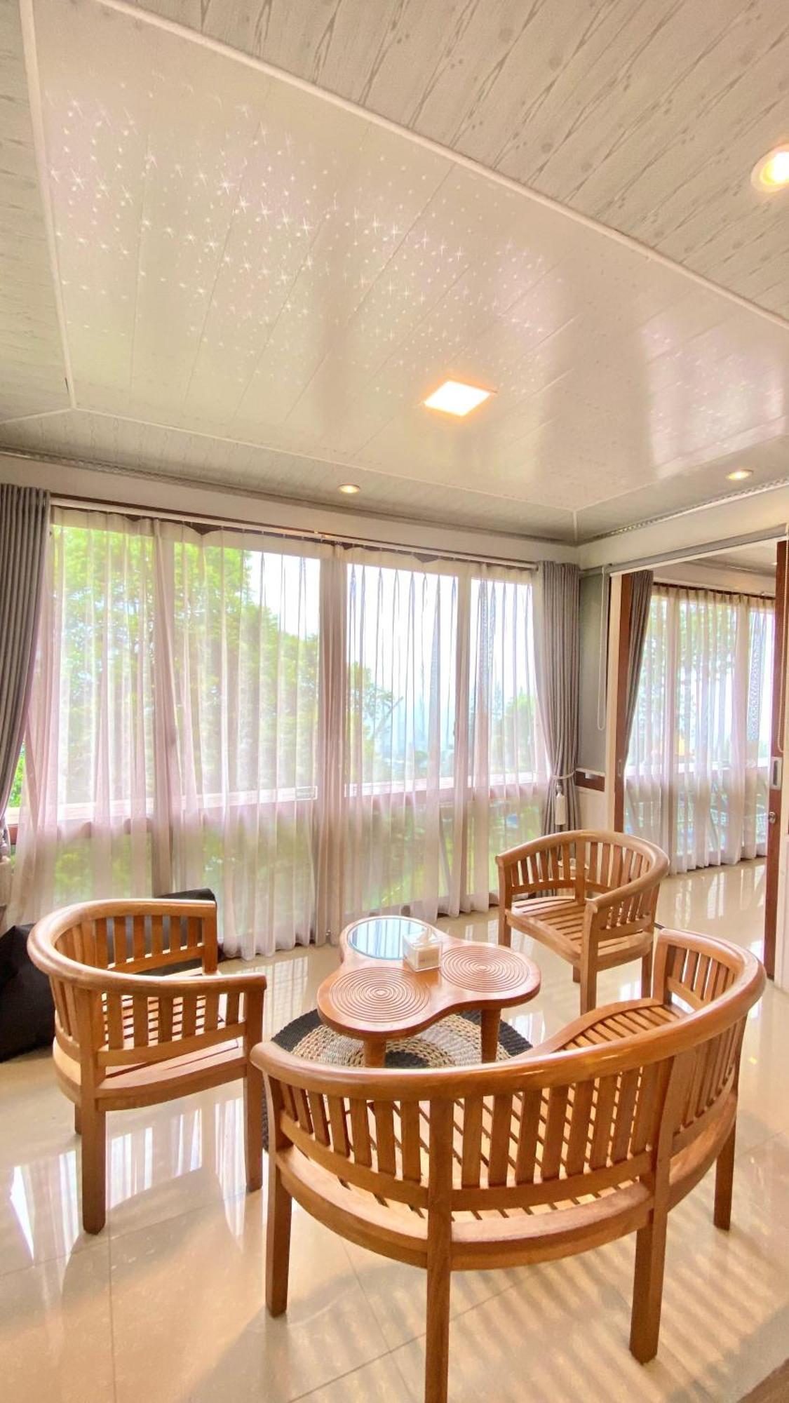 De Pointe Resort & Resto Campaka Buitenkant foto
