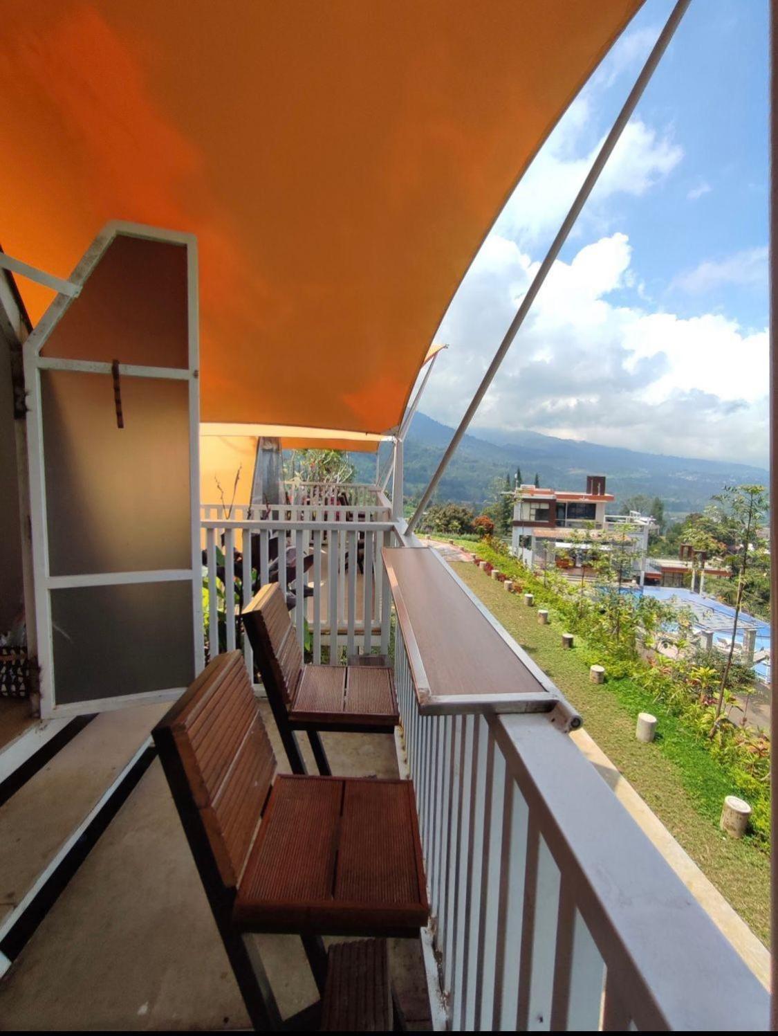 De Pointe Resort & Resto Campaka Buitenkant foto